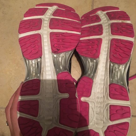 ASICS running shoes size 8 - Picture 2 of 5